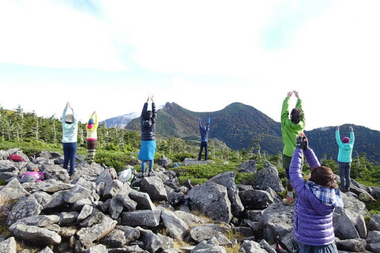 Enjoy Mountain Climbing and Yoga at the Same Time!插图5